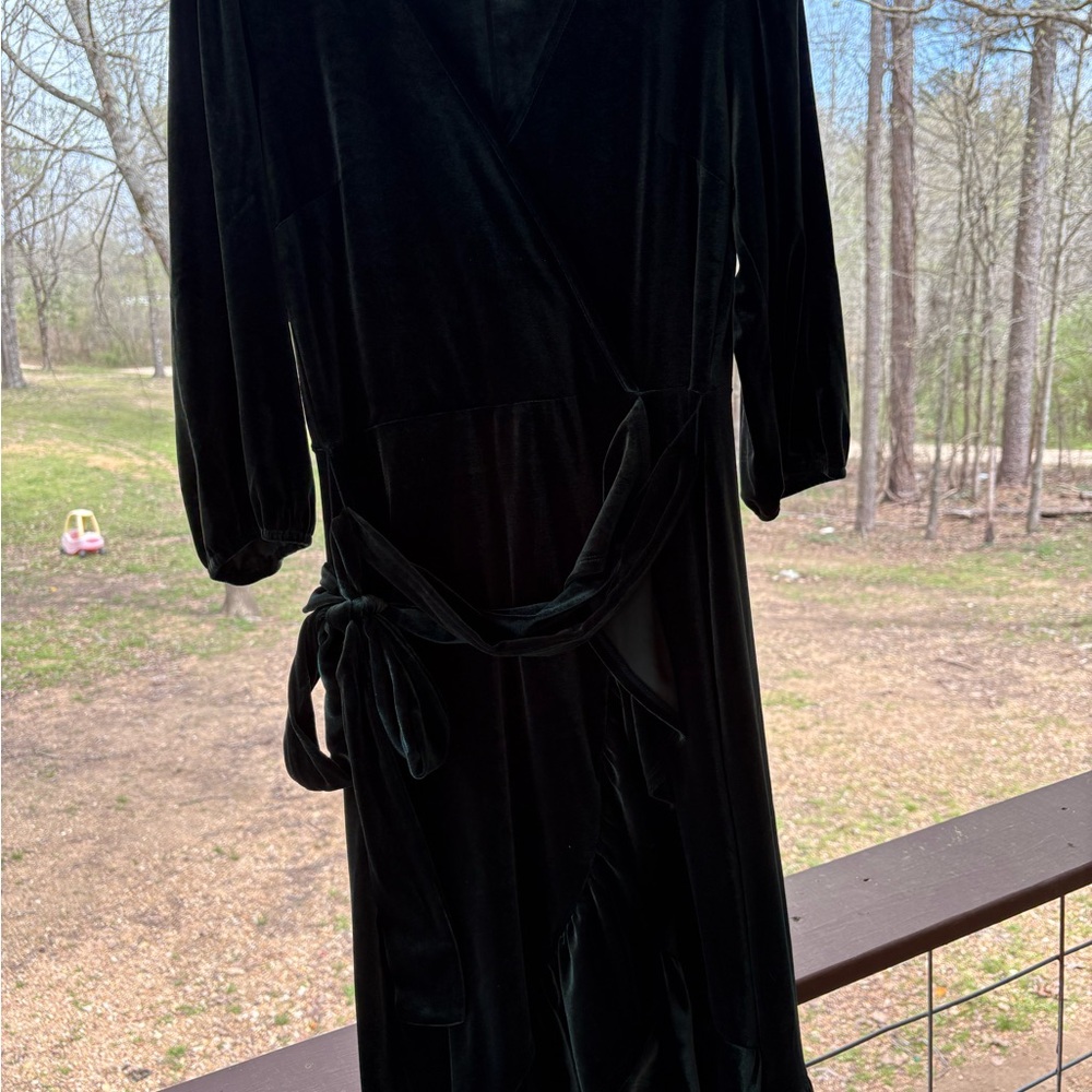 Elegant Green Velvet Wrap Dress